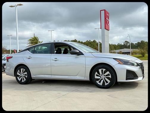 Brilliant Silver Metallic 2024 Nissan Altima S FWD