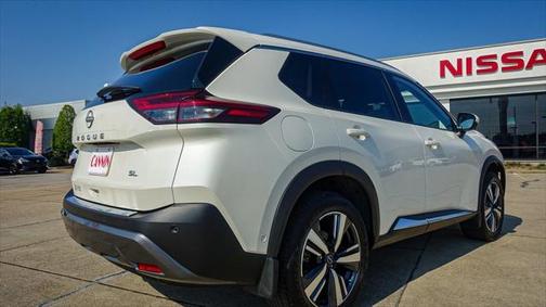 Pearl White Tricoat 2023 Nissan Rogue SL