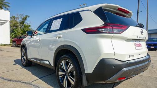 Pearl White Tricoat 2023 Nissan Rogue SL
