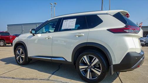 Pearl White Tricoat 2023 Nissan Rogue SL