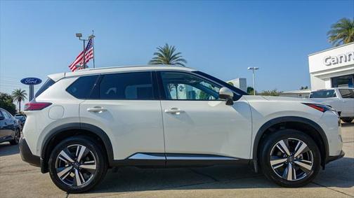 Pearl White Tricoat 2023 Nissan Rogue SL