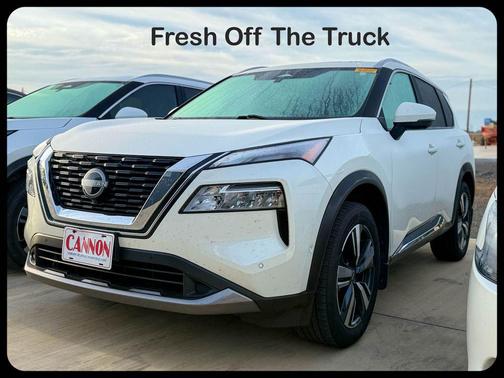 Pearl White Tricoat 2023 Nissan Rogue SL