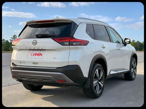 Pearl White Tricoat 2023 Nissan Rogue SL