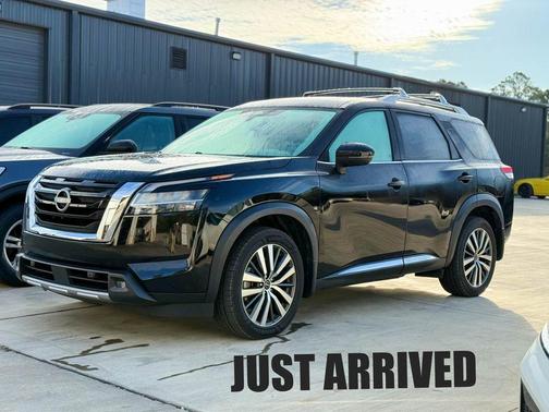 2022 Nissan Pathfinder Platinum 2WD