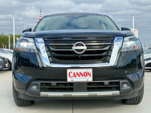 2022 Nissan Pathfinder Platinum 2WD