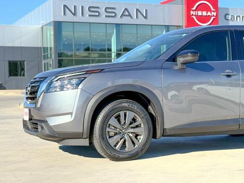 2024 Nissan Pathfinder S FWD