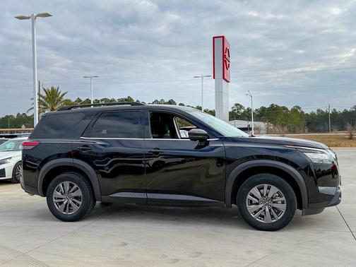 2025 Nissan Pathfinder SV FWD