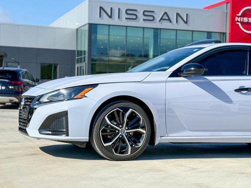 2025 Nissan Altima SR FWD