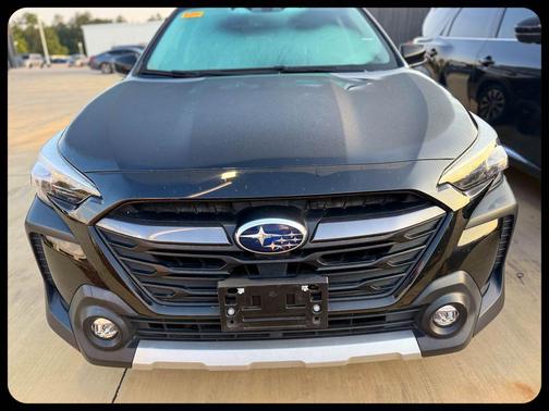 Crystal Black Silica 2023 Subaru Outback Limited XT