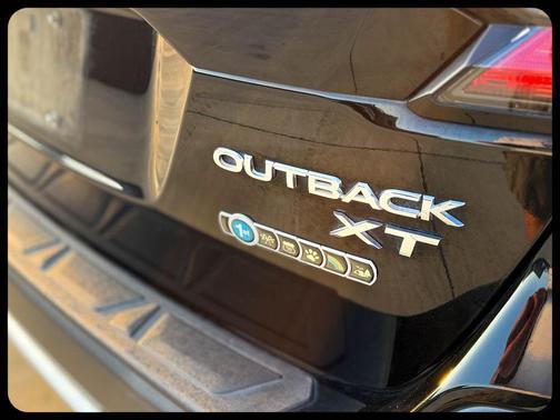 Crystal Black Silica 2023 Subaru Outback Limited XT
