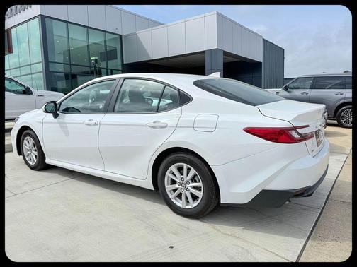 Ice Cap 2025 Toyota Camry LE