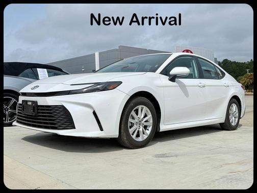 Ice Cap 2025 Toyota Camry LE