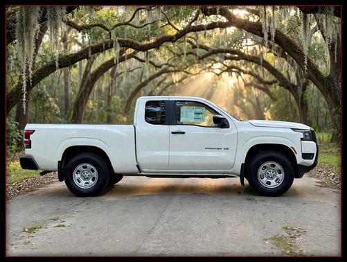 Glacier White 2027 Nissan Frontier S