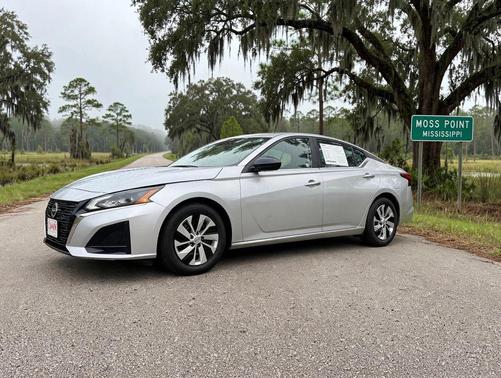 Brilliant Silver Metallic 2024 Nissan Altima S FWD