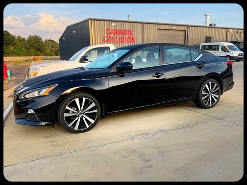 Super Black Clearcoat 2022 Nissan Altima SR Intelligent AWD