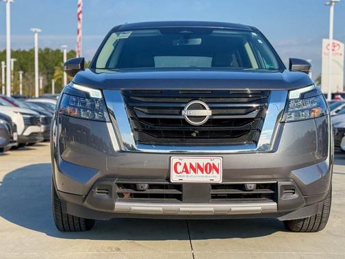 2025 Nissan Pathfinder SL 4WD