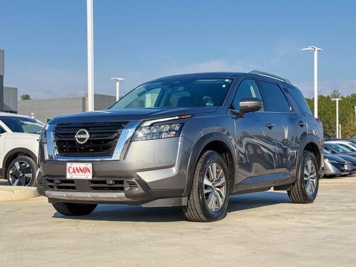 2025 Nissan Pathfinder SL 4WD