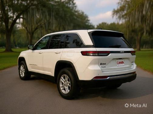 Bright White Clearcoat 2024 Jeep Grand Cherokee Laredo