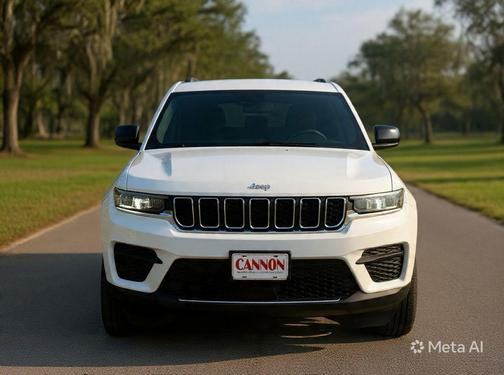 Bright White Clearcoat 2024 Jeep Grand Cherokee Laredo