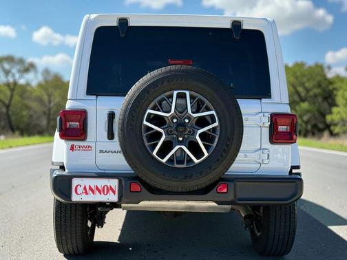 Bright White Clearcoat 2025 Jeep Wrangler 4-Door Sahara 4x4