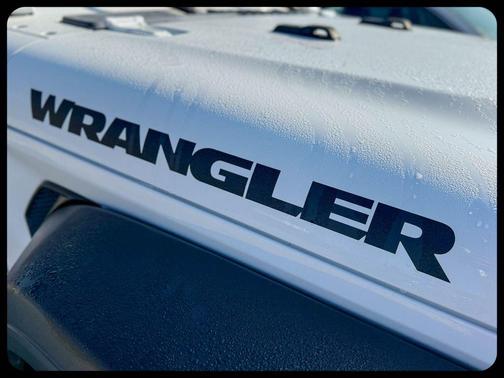 Bright White Clearcoat 2025 Jeep Wrangler 4-Door Sahara 4x4