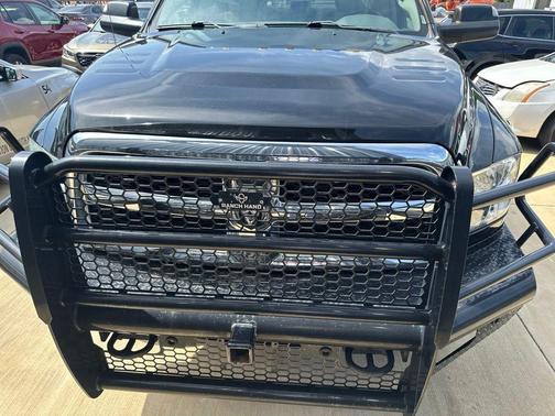 Brilliant Black Crystal Pearlcoat 2018 RAM 2500 Tradesman Crew Cab 4x4 6'4' Box