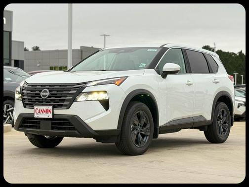 Everest White Pearl Tricoat 2026 Nissan Rogue SV