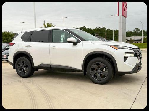 Everest White Pearl Tricoat 2026 Nissan Rogue SV