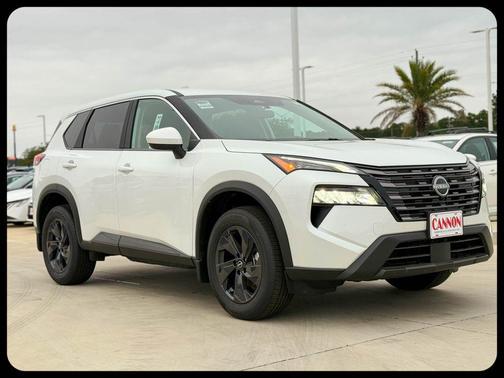 Everest White Pearl Tricoat 2026 Nissan Rogue SV