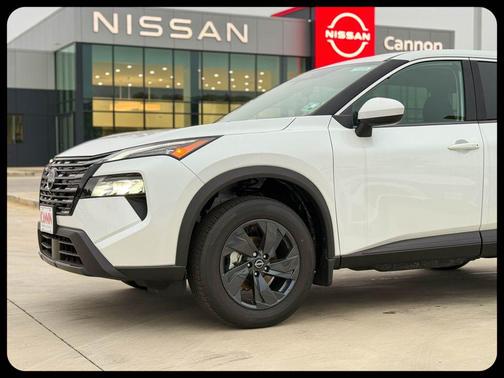 Everest White Pearl Tricoat 2026 Nissan Rogue SV