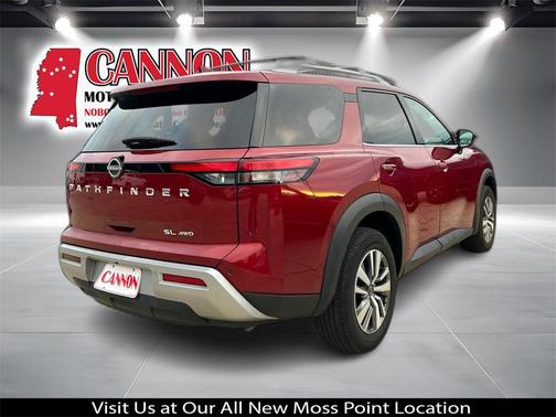 2023 Nissan Pathfinder SL 4WD