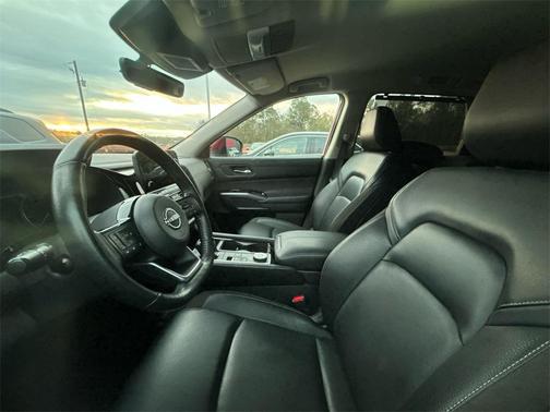 2023 Nissan Pathfinder SL 4WD