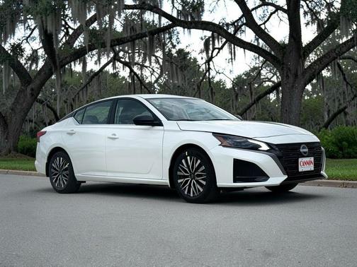 Pearl White Tricoat 2026 Nissan Altima 2.5 SV
