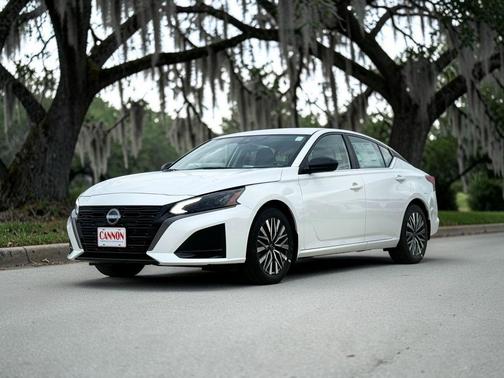 Pearl White Tricoat 2026 Nissan Altima 2.5 SV