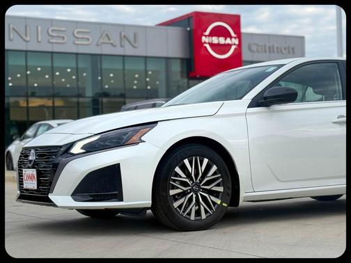 Pearl White Tricoat 2026 Nissan Altima 2.5 SV