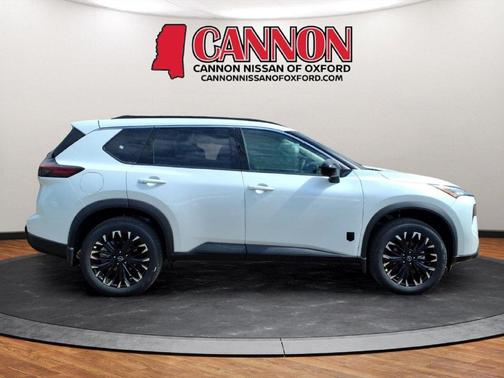 Everest White Pearl Tricoat 2026 Nissan Rogue Dark Armor