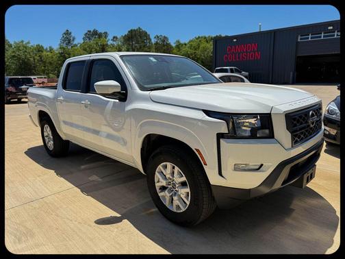 Glacier White 2024 Nissan Frontier SV