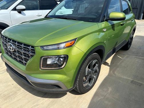 Green Apple 2023 Hyundai VENUE SEL