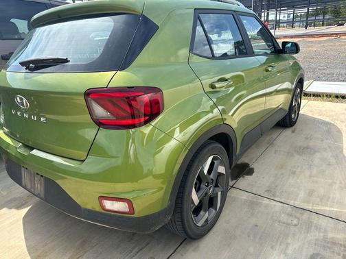 Green Apple 2023 Hyundai VENUE SEL