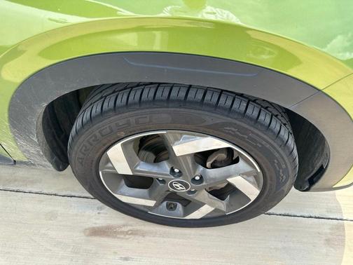 Green Apple 2023 Hyundai VENUE SEL