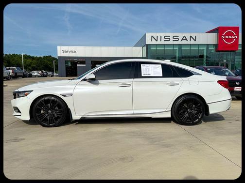 Platinum White Pearl 2018 Honda Accord Touring 2.0T