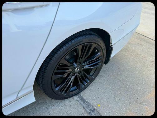 Platinum White Pearl 2018 Honda Accord Touring 2.0T