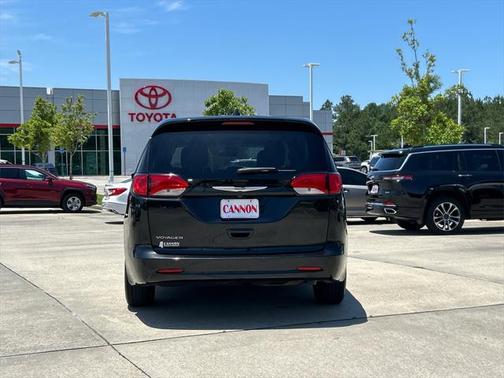 2023 Chrysler Voyager LX