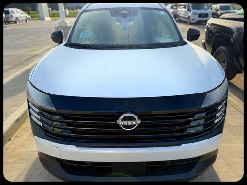 Aspen White Tricoat 2026 Nissan Kicks SV