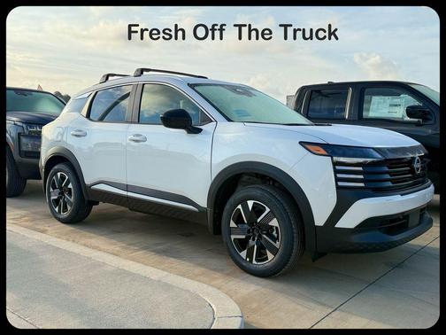 Aspen White Tricoat 2026 Nissan Kicks SV
