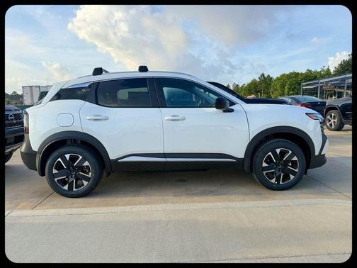 Aspen White Tricoat 2026 Nissan Kicks SV
