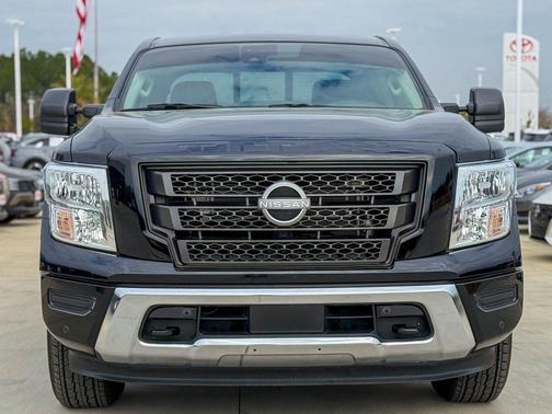 2024 Nissan Titan SV