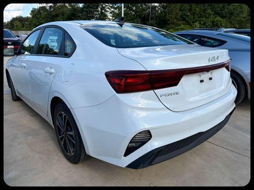 Snow White Pearl 2024 Kia Forte LXS