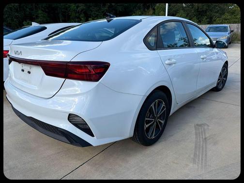 Snow White Pearl 2024 Kia Forte LXS