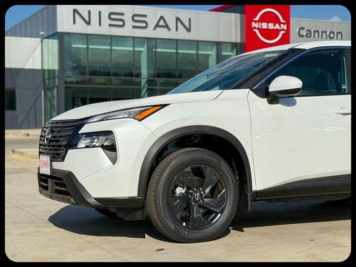 Everest White Pearl Tricoat 2026 Nissan Rogue SV